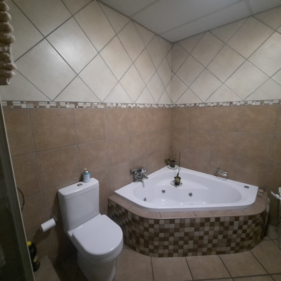 4 Bedroom Property for Sale in Park West Free State